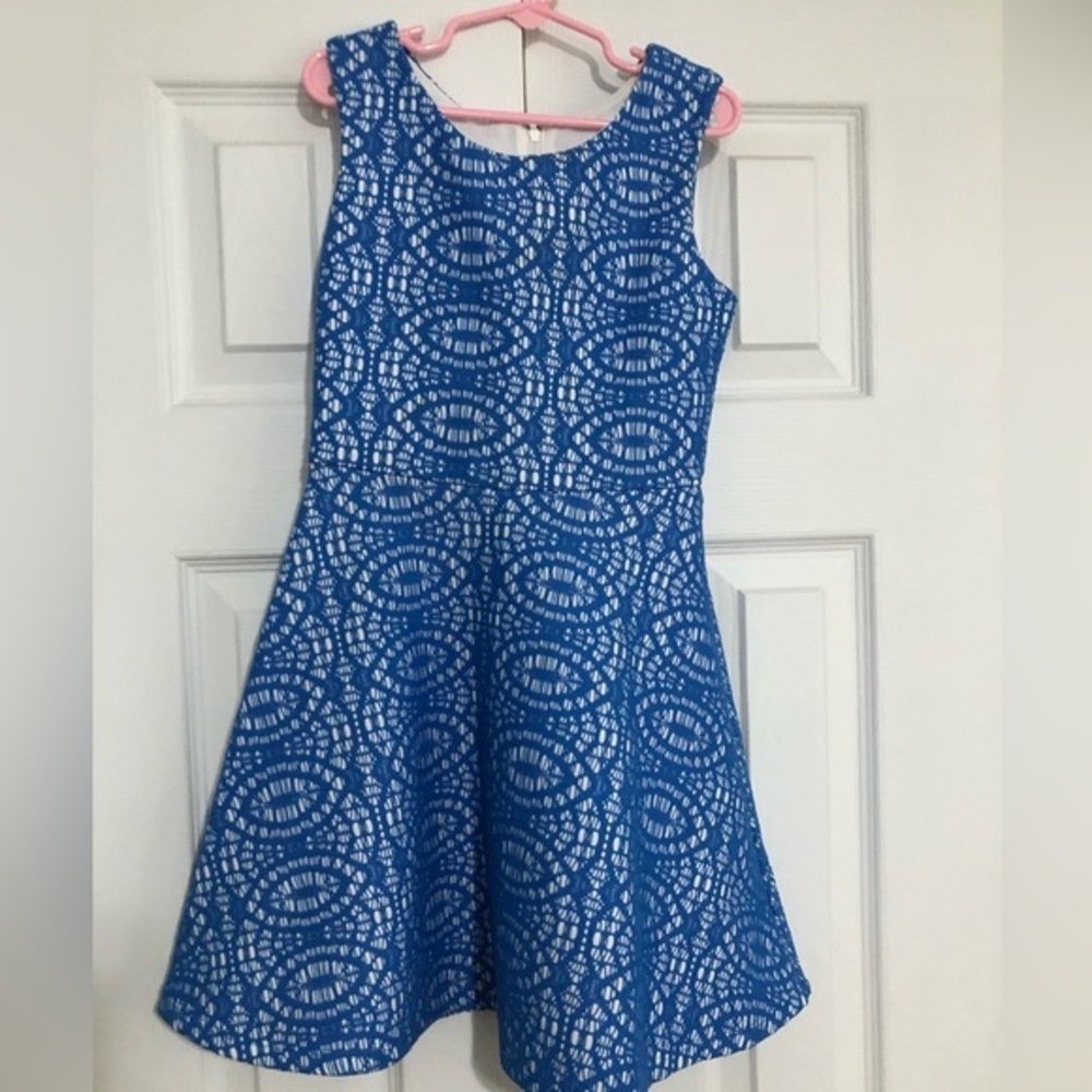 Girls blue and‎ white lace textured dress